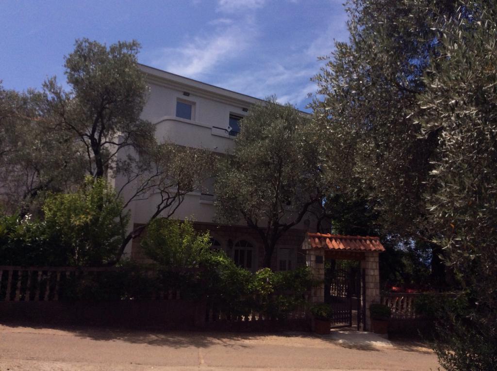 Apartments Marovic Lustica Exterior photo