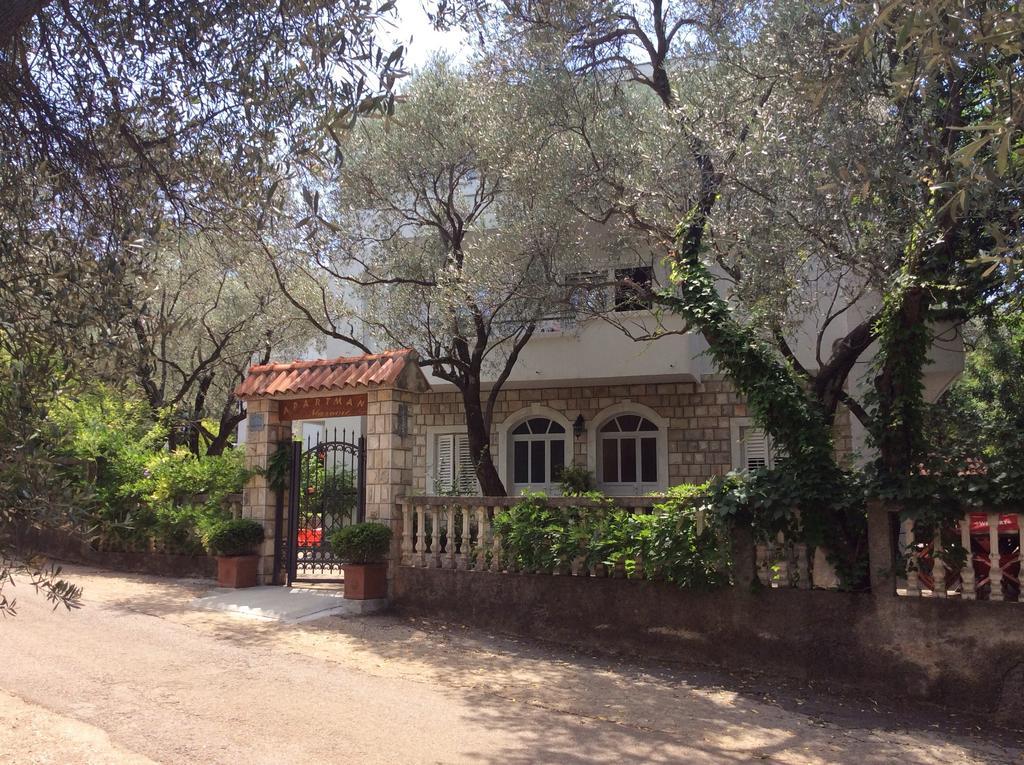 Apartments Marovic Lustica Exterior photo