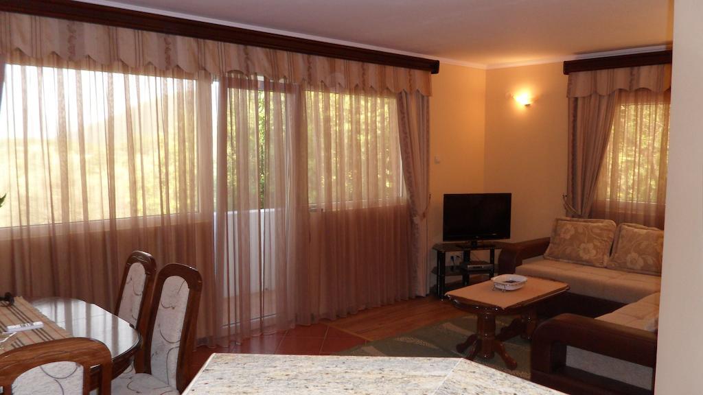Apartments Marovic Lustica Exterior photo