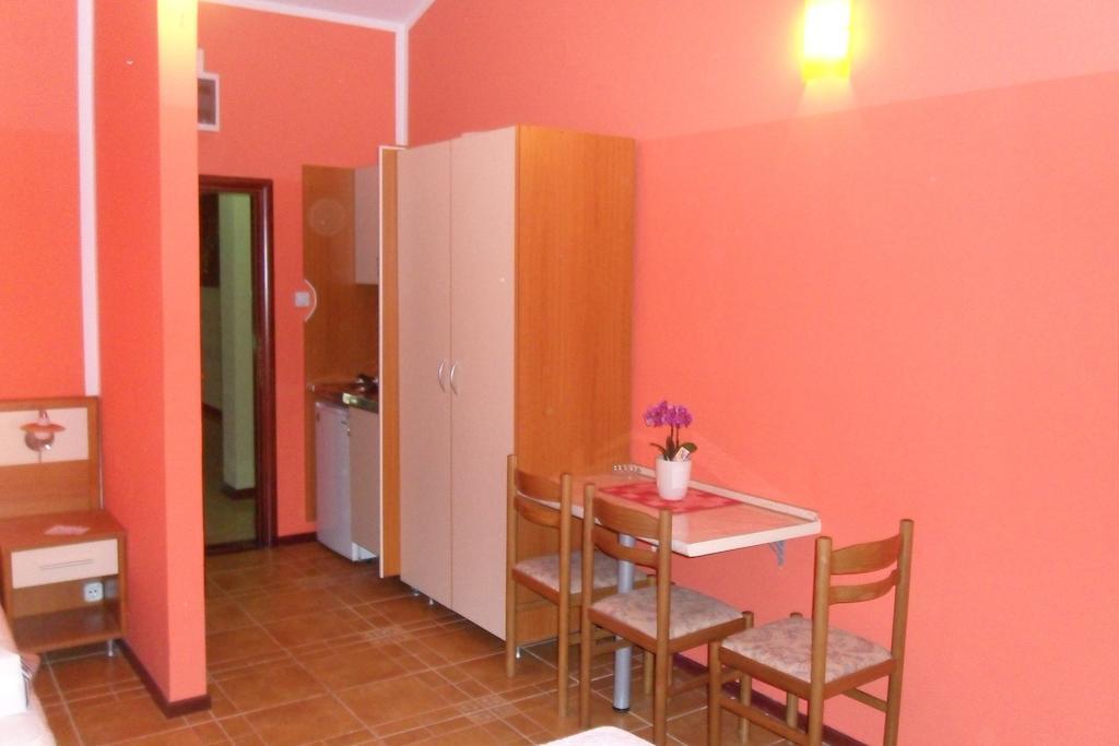 Apartments Marovic Lustica Exterior photo
